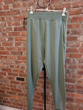 Everyday High-Rise Leggings - Sage Green
